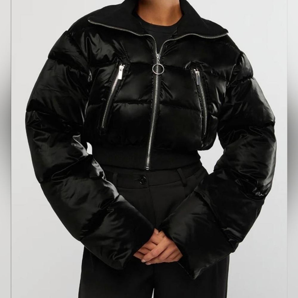 WE WORE WHAT Cropped Puffer Jacket in Black, Size Women's Small